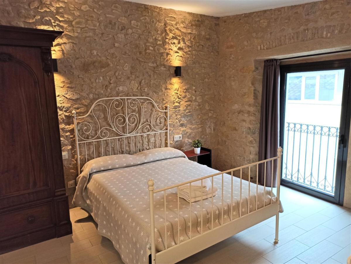 Apartaments Fonda Comerc Torroella de Montgrí Dış mekan fotoğraf
