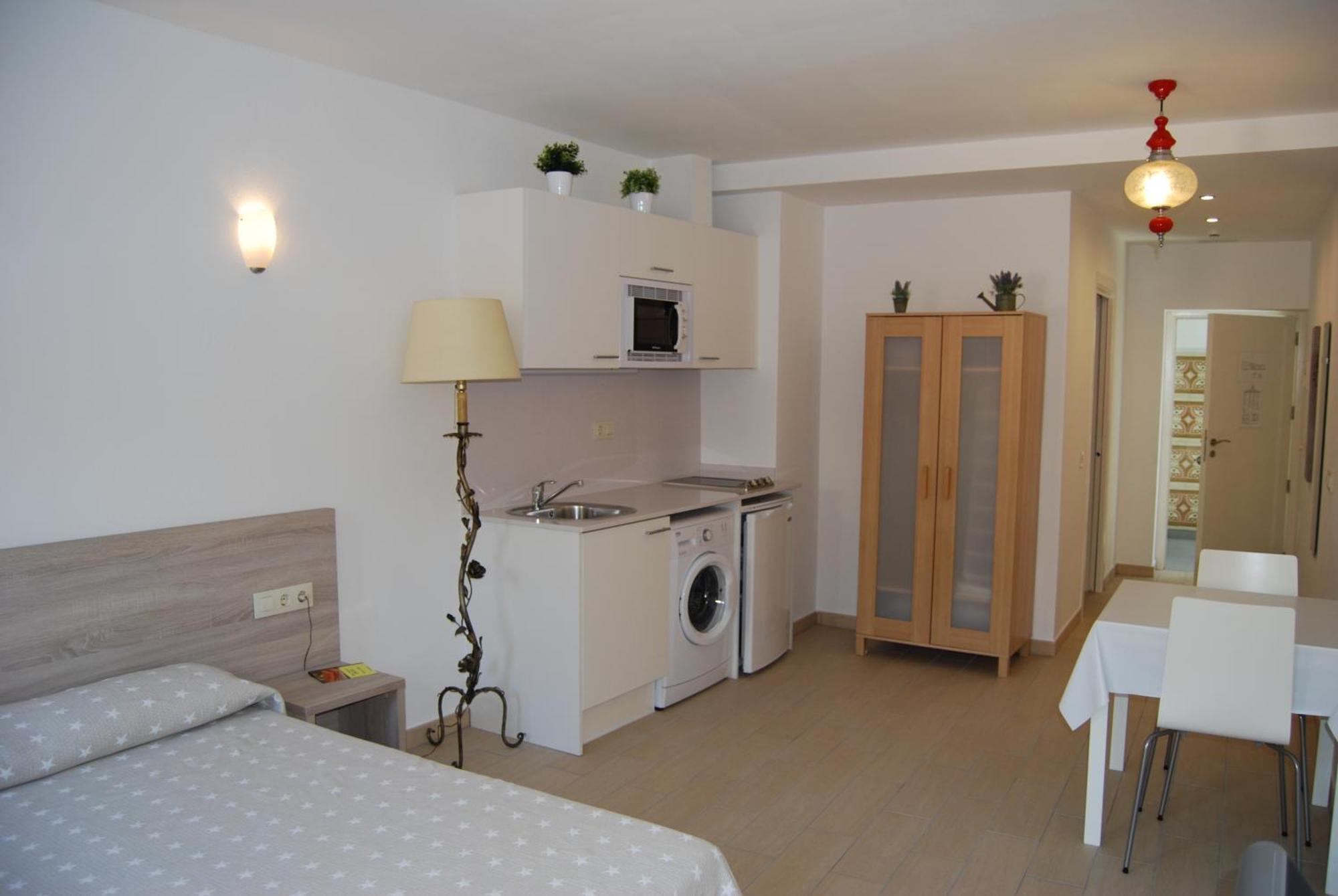 Apartaments Fonda Comerc Torroella de Montgrí Dış mekan fotoğraf