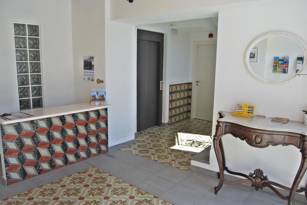 Apartaments Fonda Comerc Torroella de Montgrí Dış mekan fotoğraf
